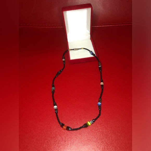 Cat’s Eye Necklace New in Red Case - Picture 5 of 5